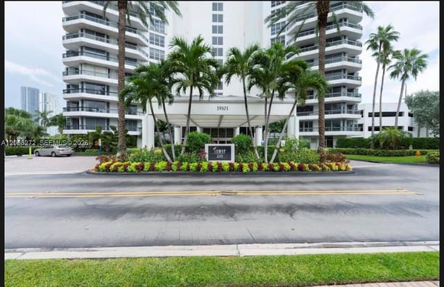 19101 Mystic Pointe Drive 304, Aventura, FL 33180