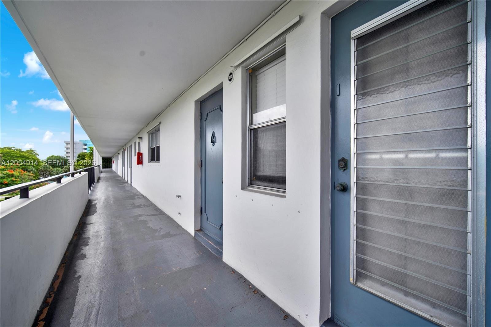 950 Hillcrest Drive 414 — photo 5