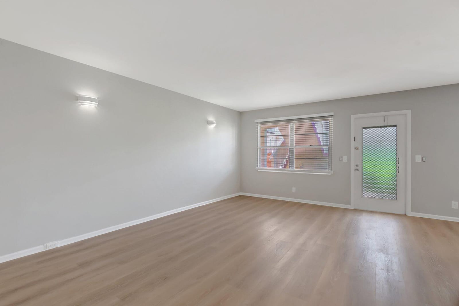 296 FANSHAW H — photo 10
