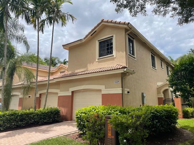 4329 VINEYARD Circle 4329, Weston, FL 33332