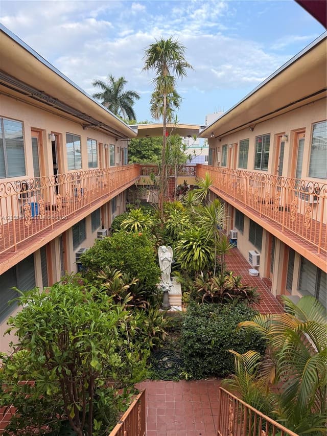 1060 Pennsylvania Avenue 18, Miami Beach, FL 33139