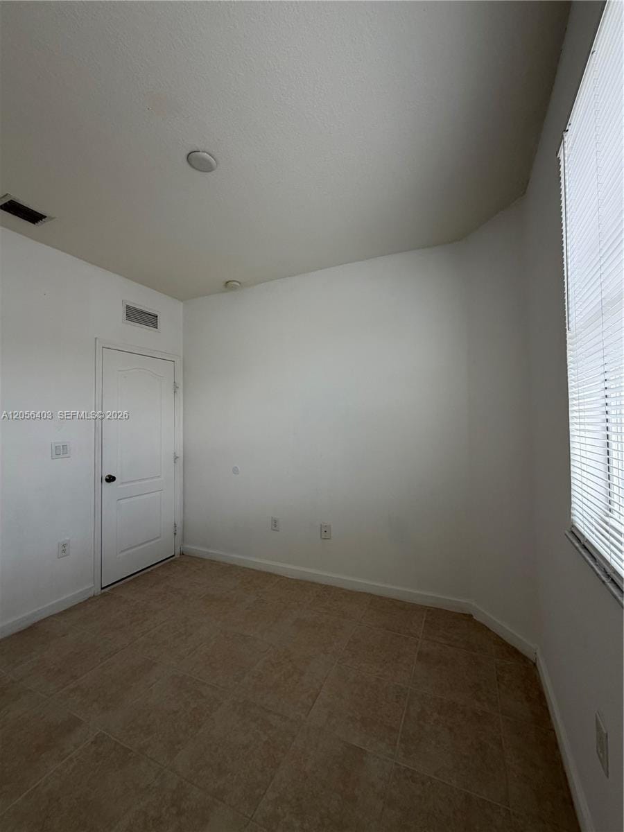 1661 SE 28th Street 204 — photo 11