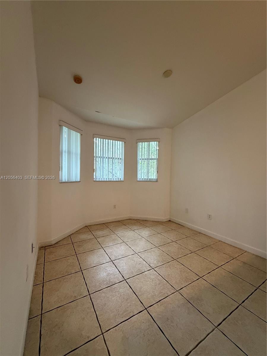 1661 SE 28th Street 204 — photo 4