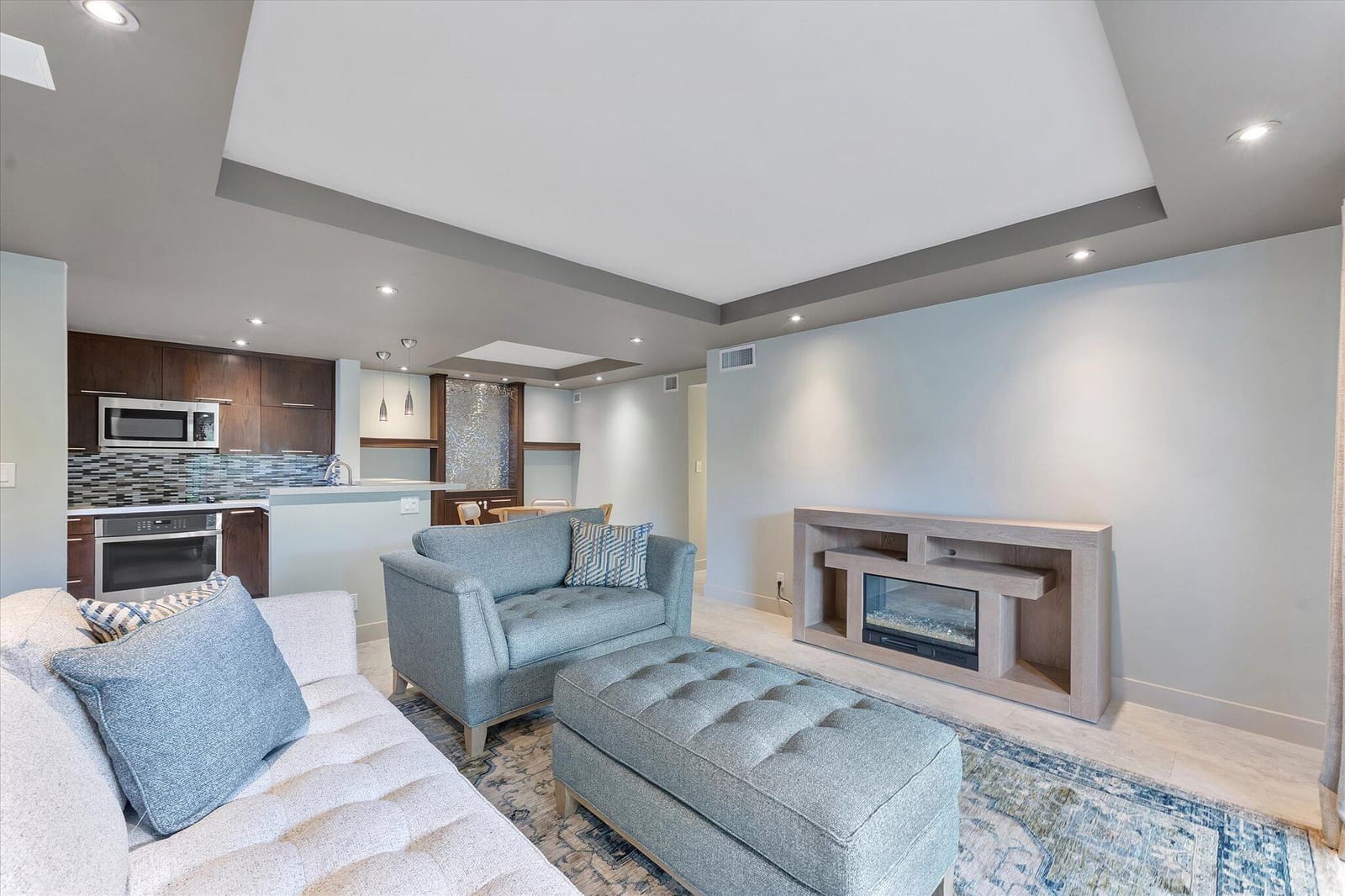2705 S OAKLAND FOREST Drive 104 — photo 4
