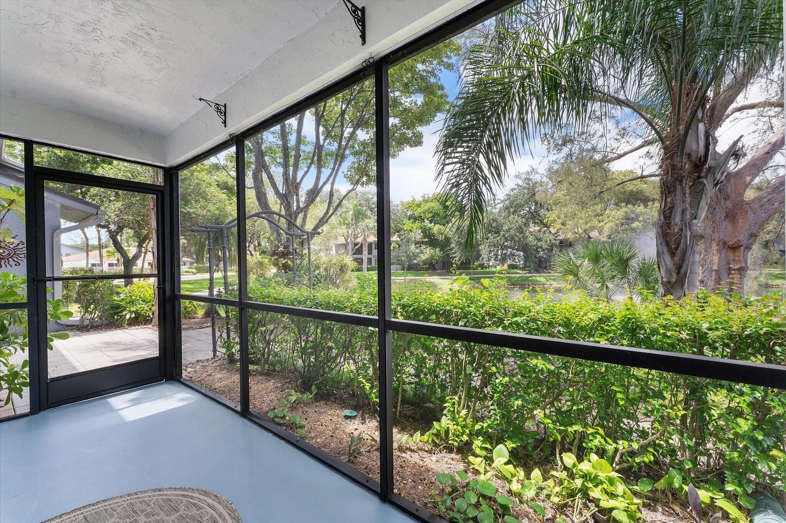 2705 S OAKLAND FOREST Drive 104 — photo 8
