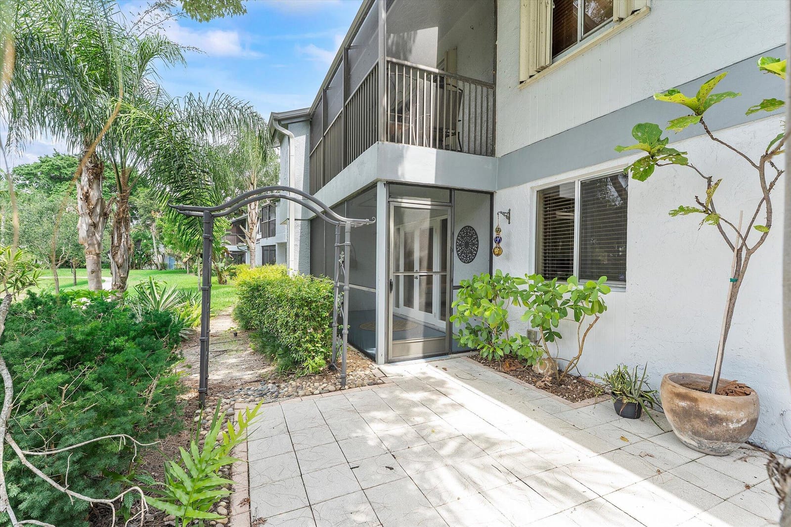 2705 S OAKLAND FOREST Drive 104 — photo 9