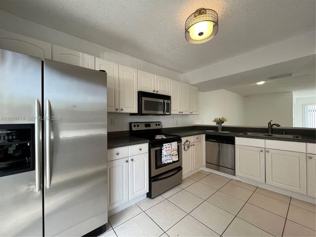 895 Crystal Lake Drive 103, Deerfield Beach, FL 33064