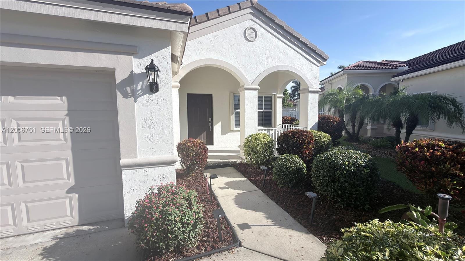 692 Maplewood Court — photo 2