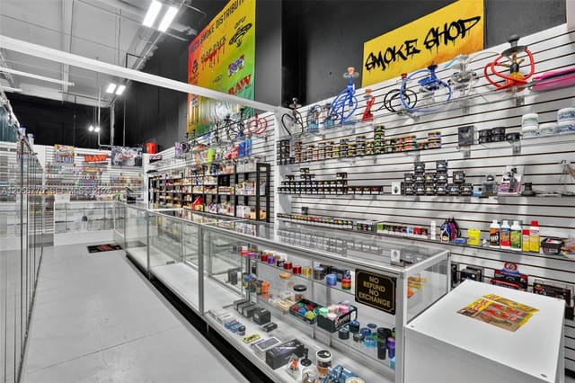 Wholesale, Distribution Wholesale, Distribution And Smoke Shop For Sale Of Expressway, Miami, FL 33126
