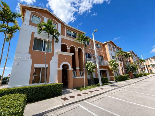 17650 NW 73rd Avenue 104-18, Hialeah, FL 33015
