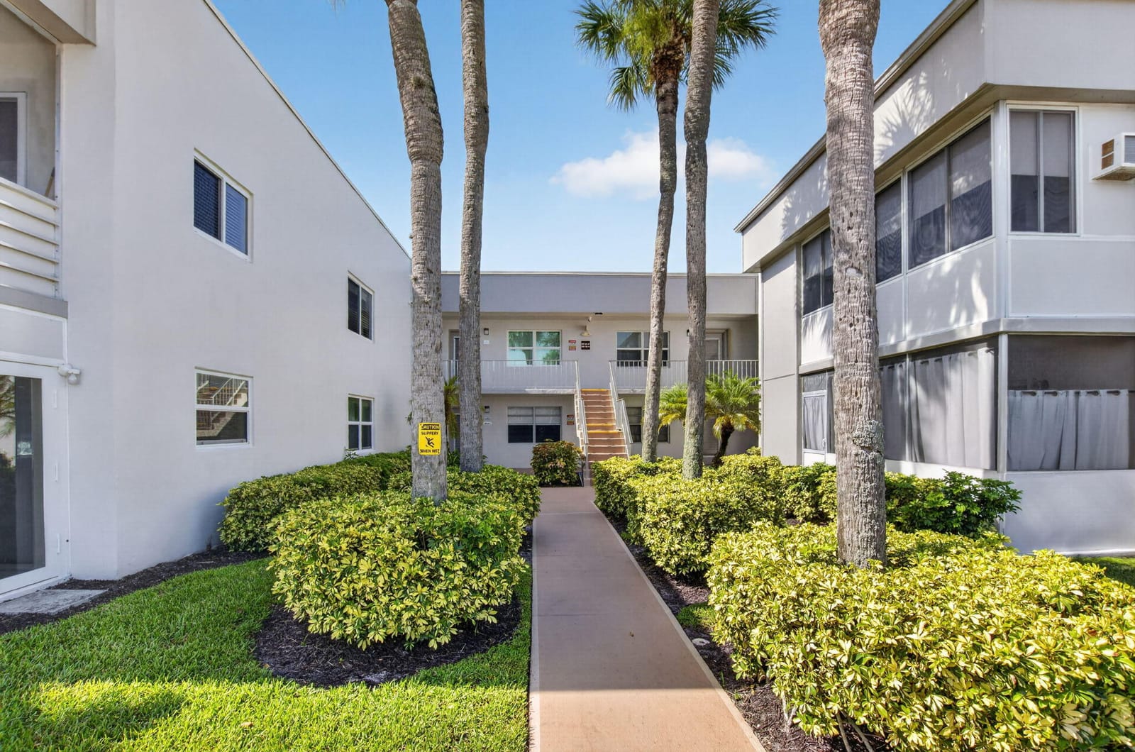 Pending home at 182 Normandy D 182, Delray Beach, FL 33484