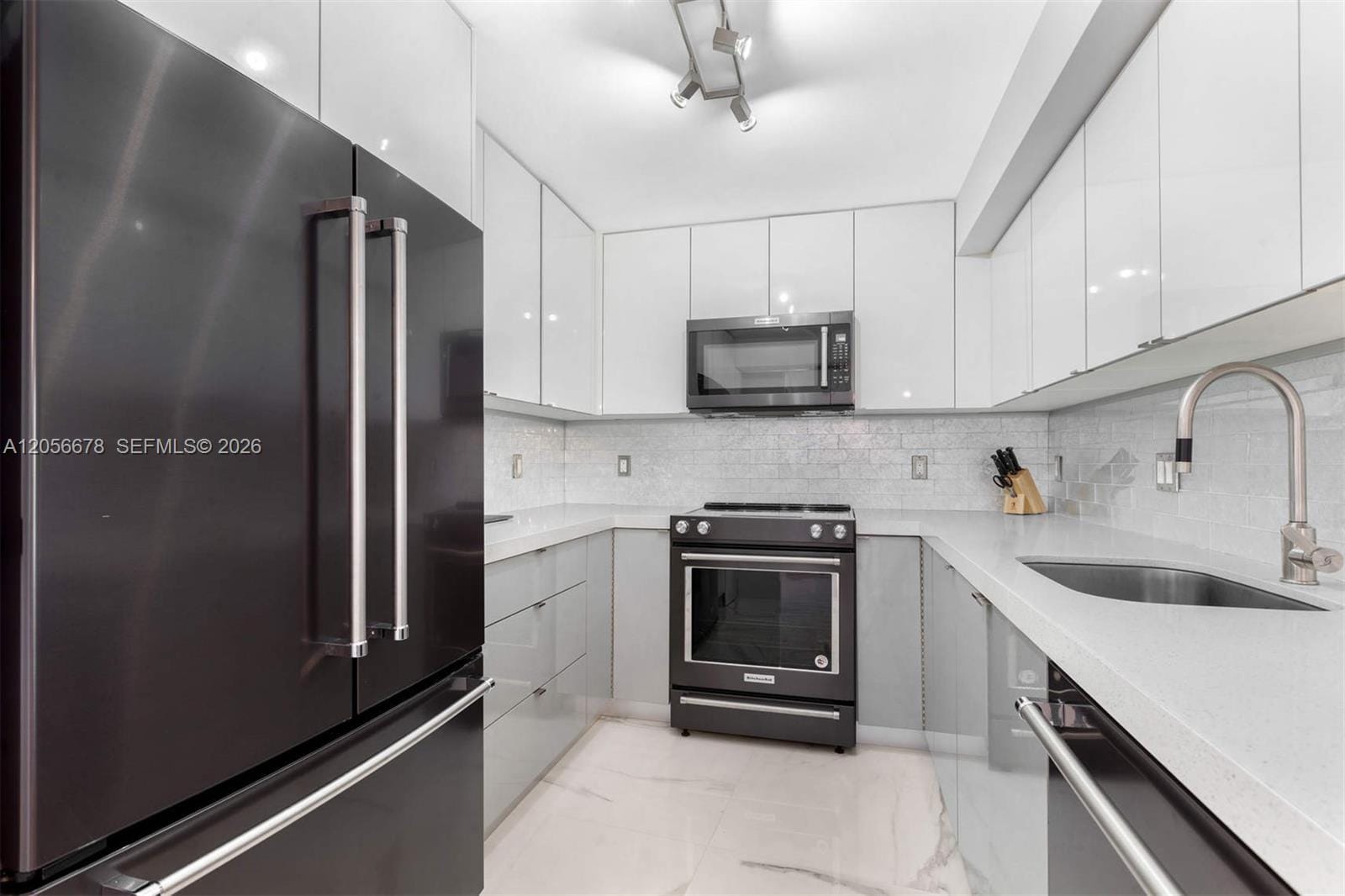 6039 Collins Avenue 1527, Miami Beach, FL 33140 photo 11