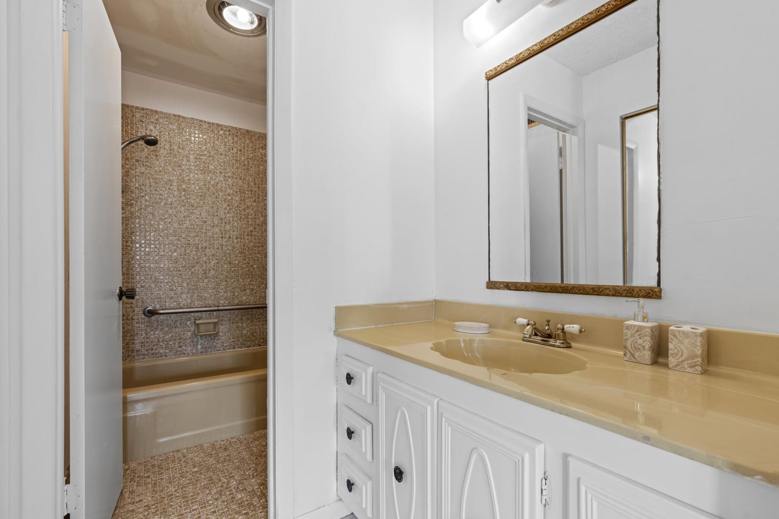 315 Cape Cod Circle B — photo 12