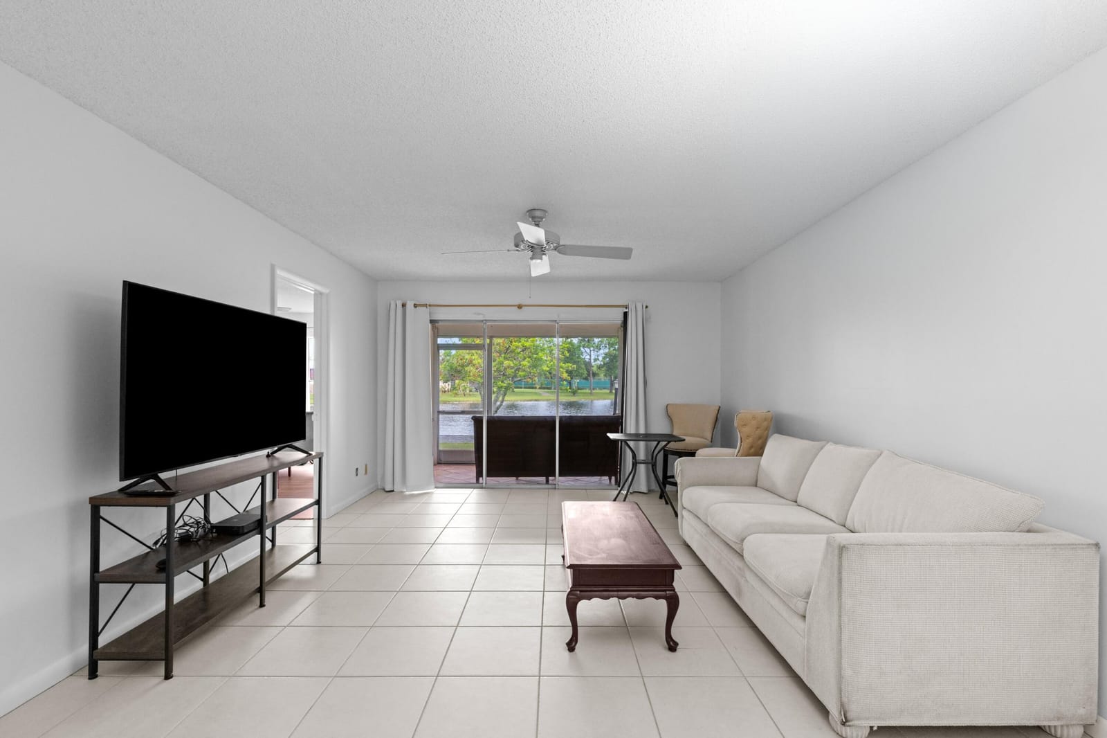 315 Cape Cod Circle B — photo 4