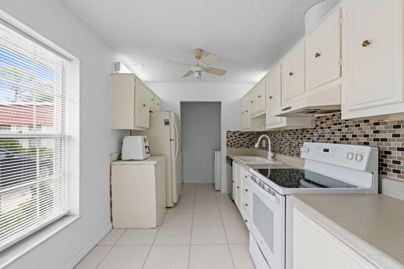 315 Cape Cod Circle B — photo 8