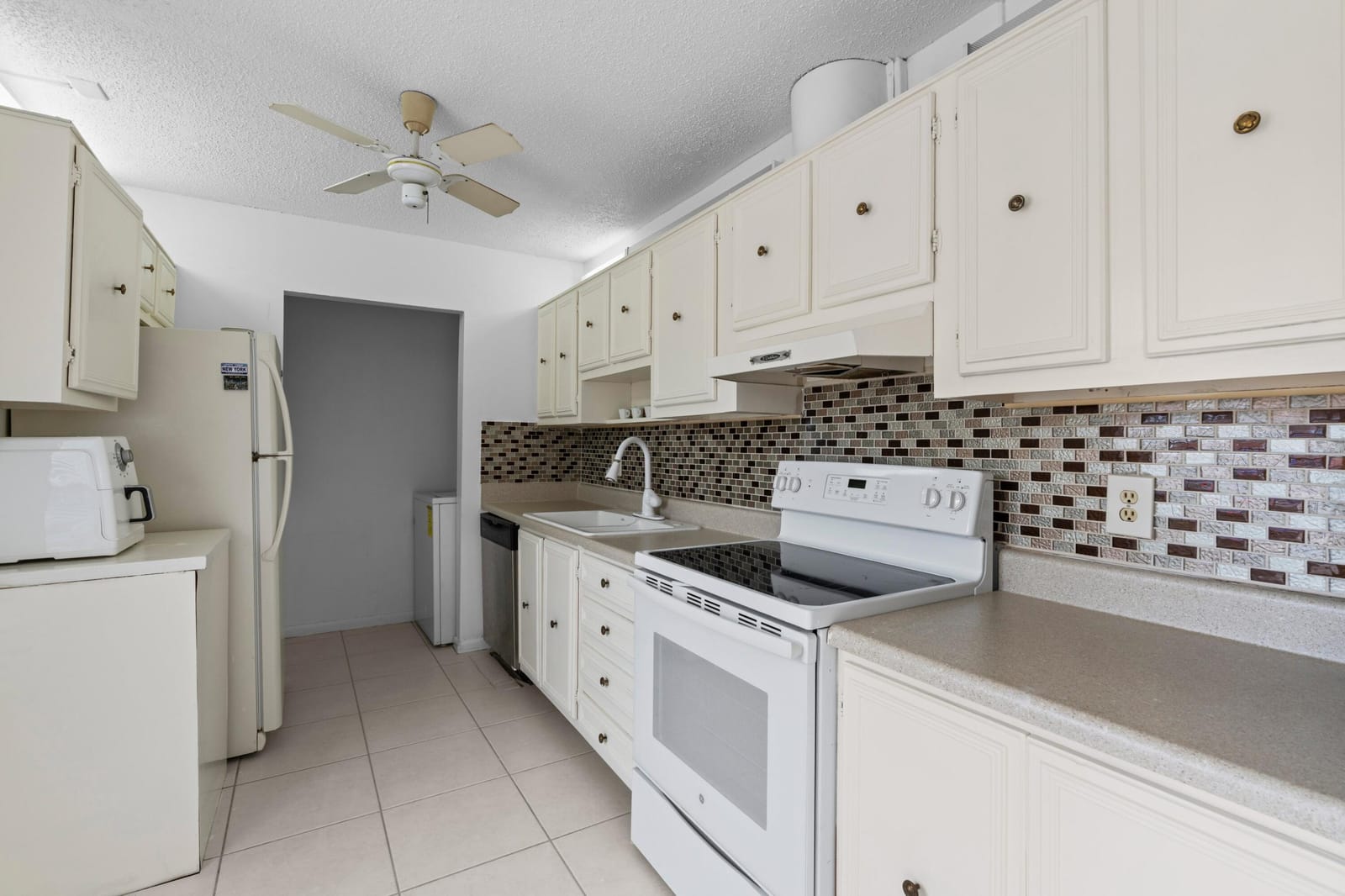 315 Cape Cod Circle B — photo 9