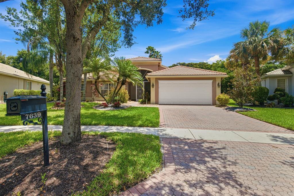 7639 Tarpon Cove Circle — photo 1