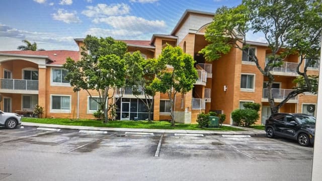 6952 SW 39th Street C202, Davie, FL 33314