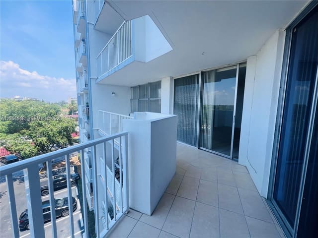1200 NE Miami Gardens Drive 501W, Miami, FL 33179