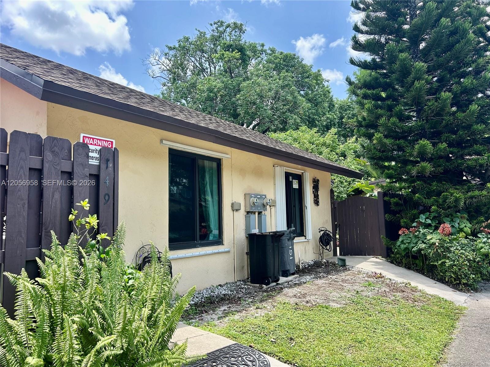 Pending home at 151 Essex Road 4-30, Hollywood, FL 33024