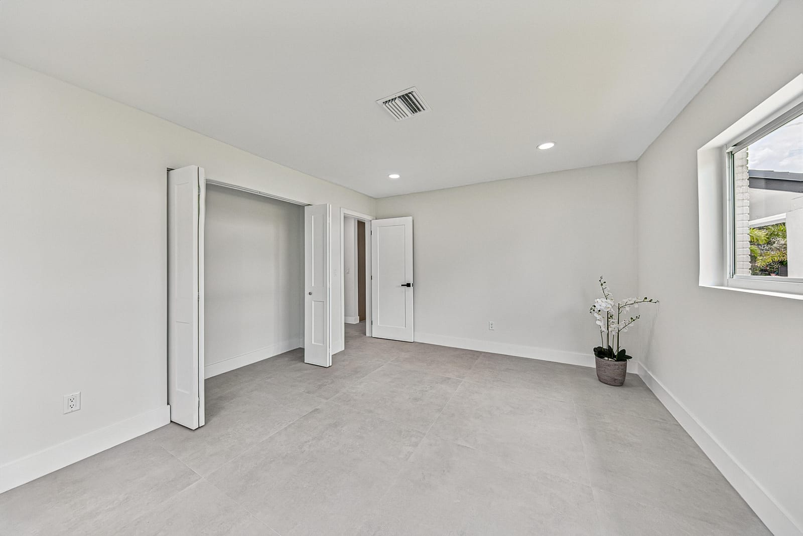 350 NE 42ND Street, Oakland Park, FL 33334 photo 23