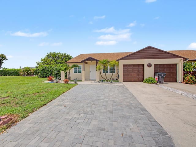 8464 Lakepoint Court, Lake Worth, FL 33467