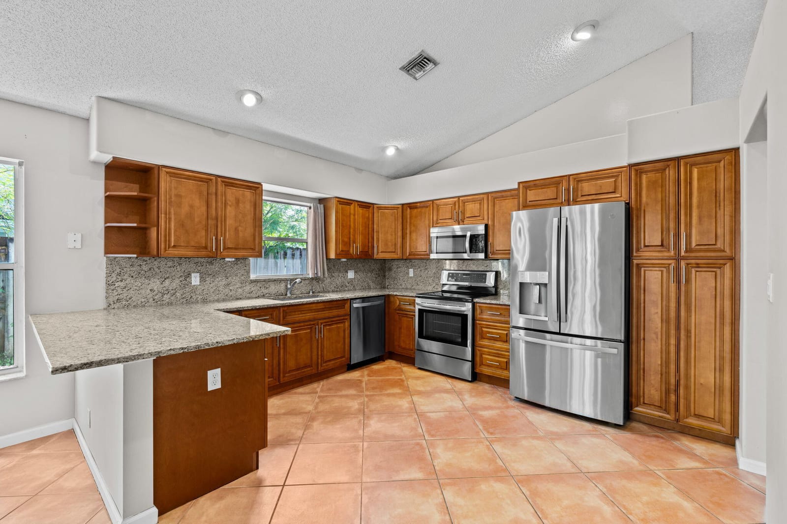 125 Saratoga Boulevard E — photo 10