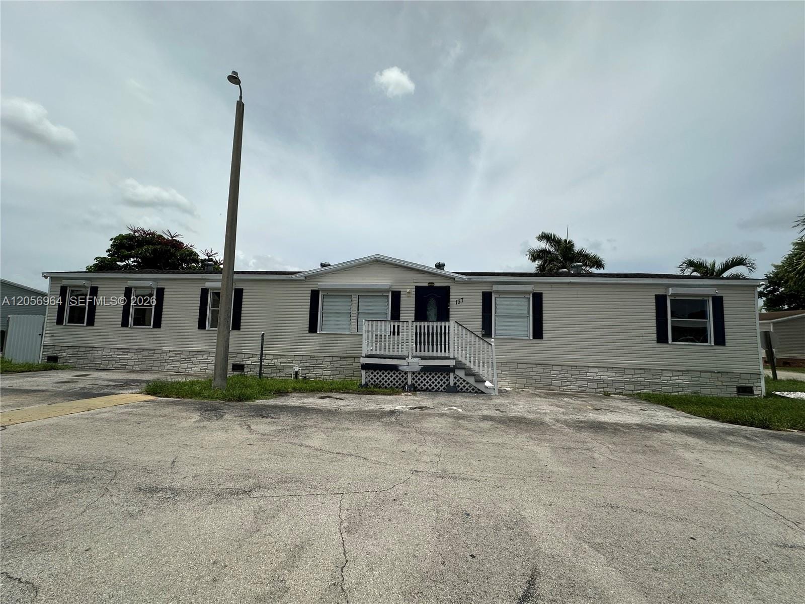 Pending home at 220 NE 12th Avenue LOT 137, Homestead, FL 33030