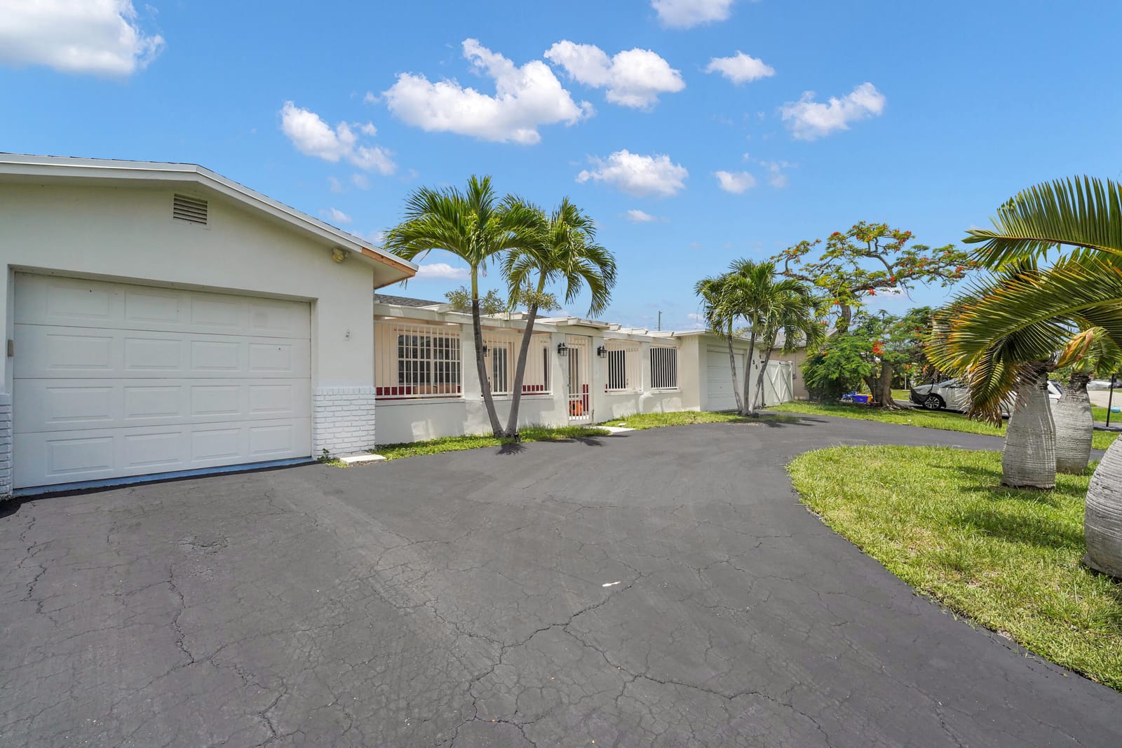 555 NW 50TH Place