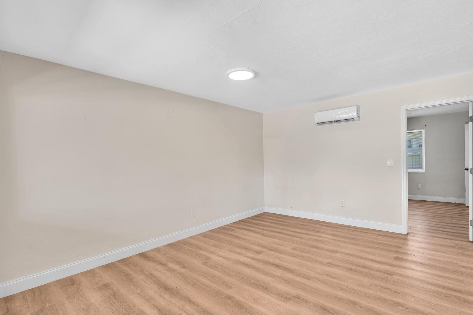 800 MOFFETT Street 3 — photo 3