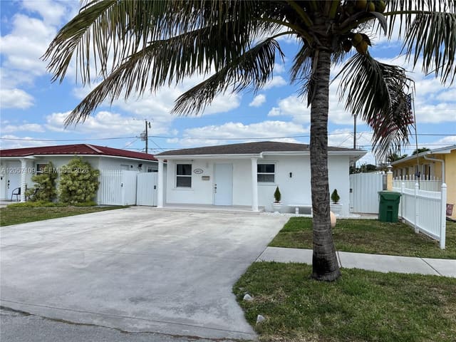 10571 SW 27th Street, Miami, FL 33165