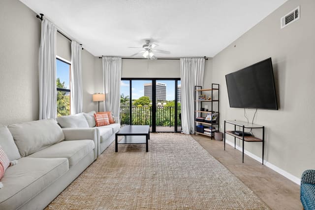 1620 Presidential Way 402, West Palm Beach, FL 33401