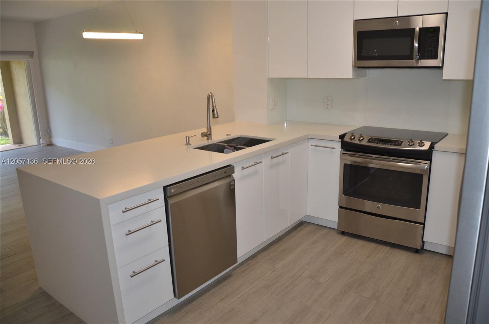351 SW 121st Avenue — photo 2