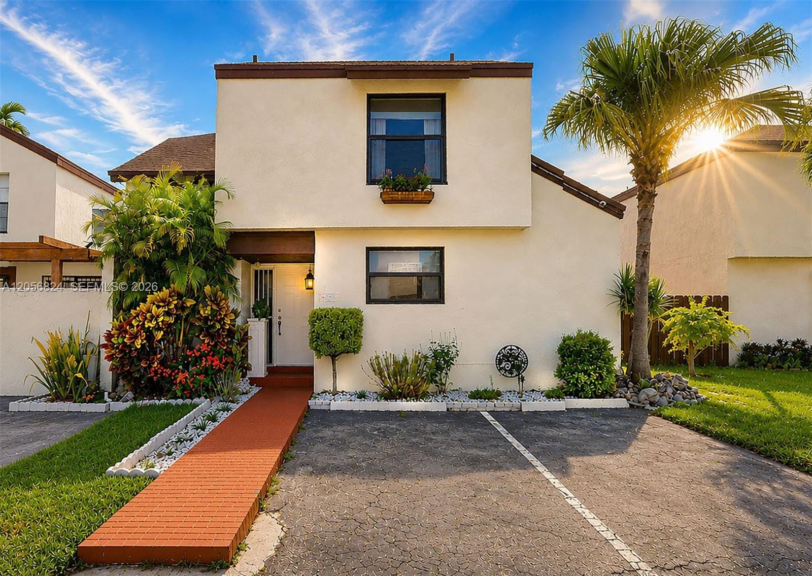 Pending home at 635 NW 97th Place, Miami, FL 33172