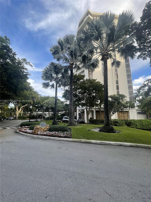 1000 Quayside Terrace 1807, The Towers Of Quayside, Miami, FL