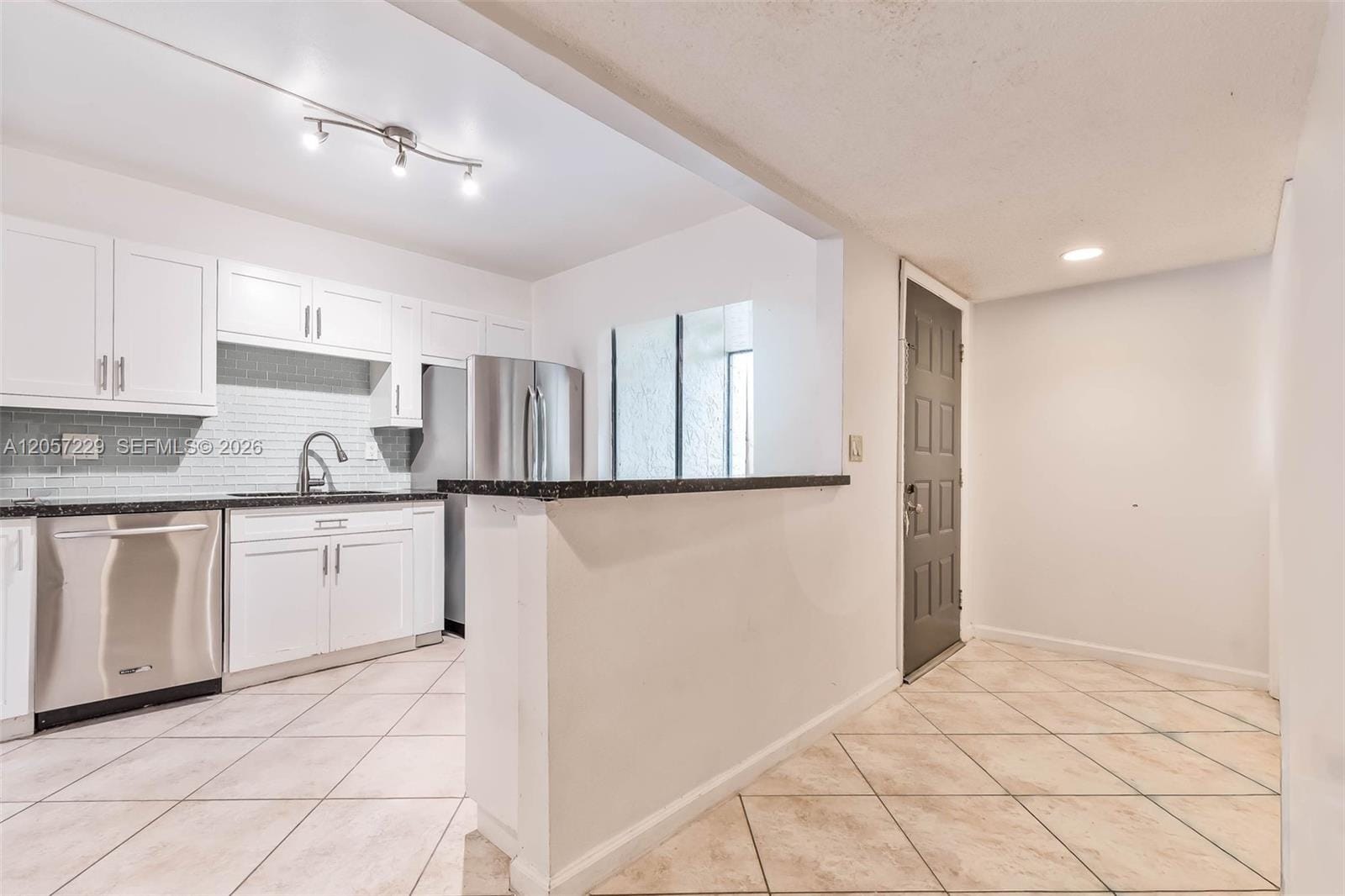325 Lakeview Drive 102 — photo 3