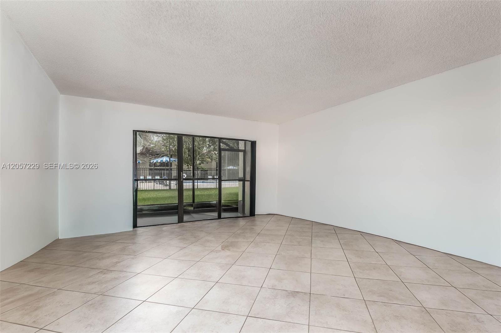 325 Lakeview Drive 102 — photo 4