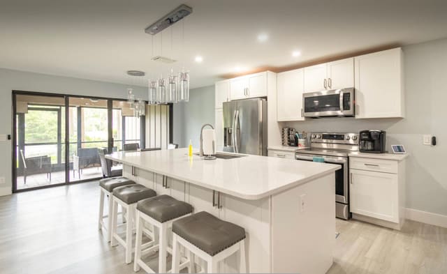 300 CROSSWINDS Drive B1, Greenacres, FL 33413
