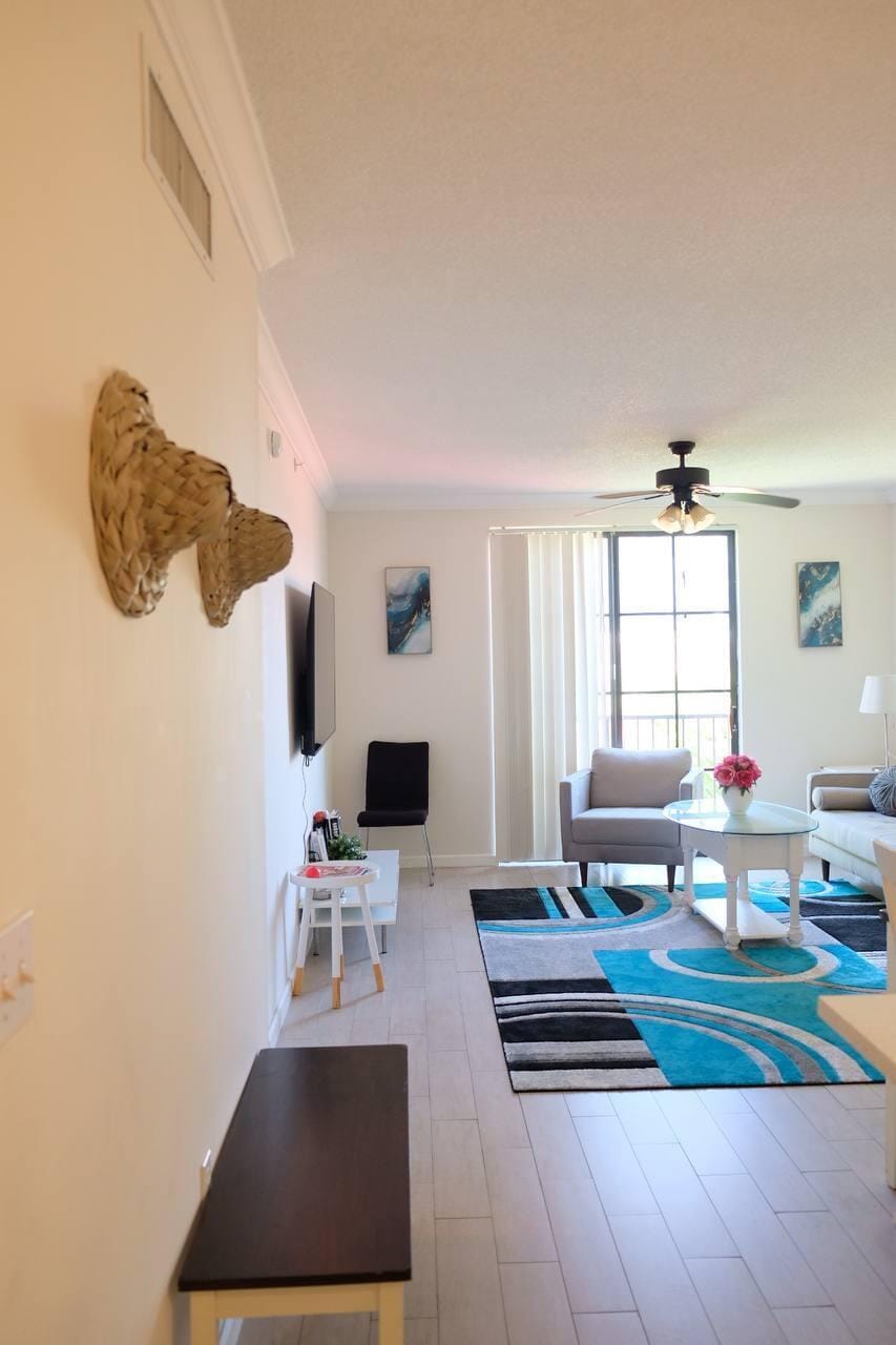 720 S Sapodilla Avenue 514, West Palm Beach, FL 33401 photo 2
