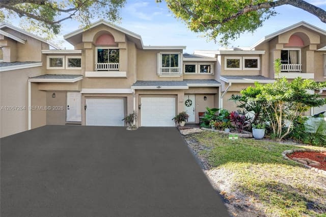2260 W Discovery Circle W, Deerfield Beach, FL 33442