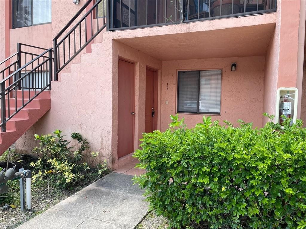 235 LAKEVIEW Drive 102 — photo 2
