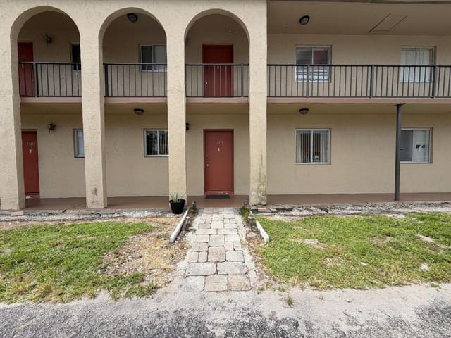 6112 Forest Hill Boulevard 109, Forest Hill Gardens, West Palm Beach, FL