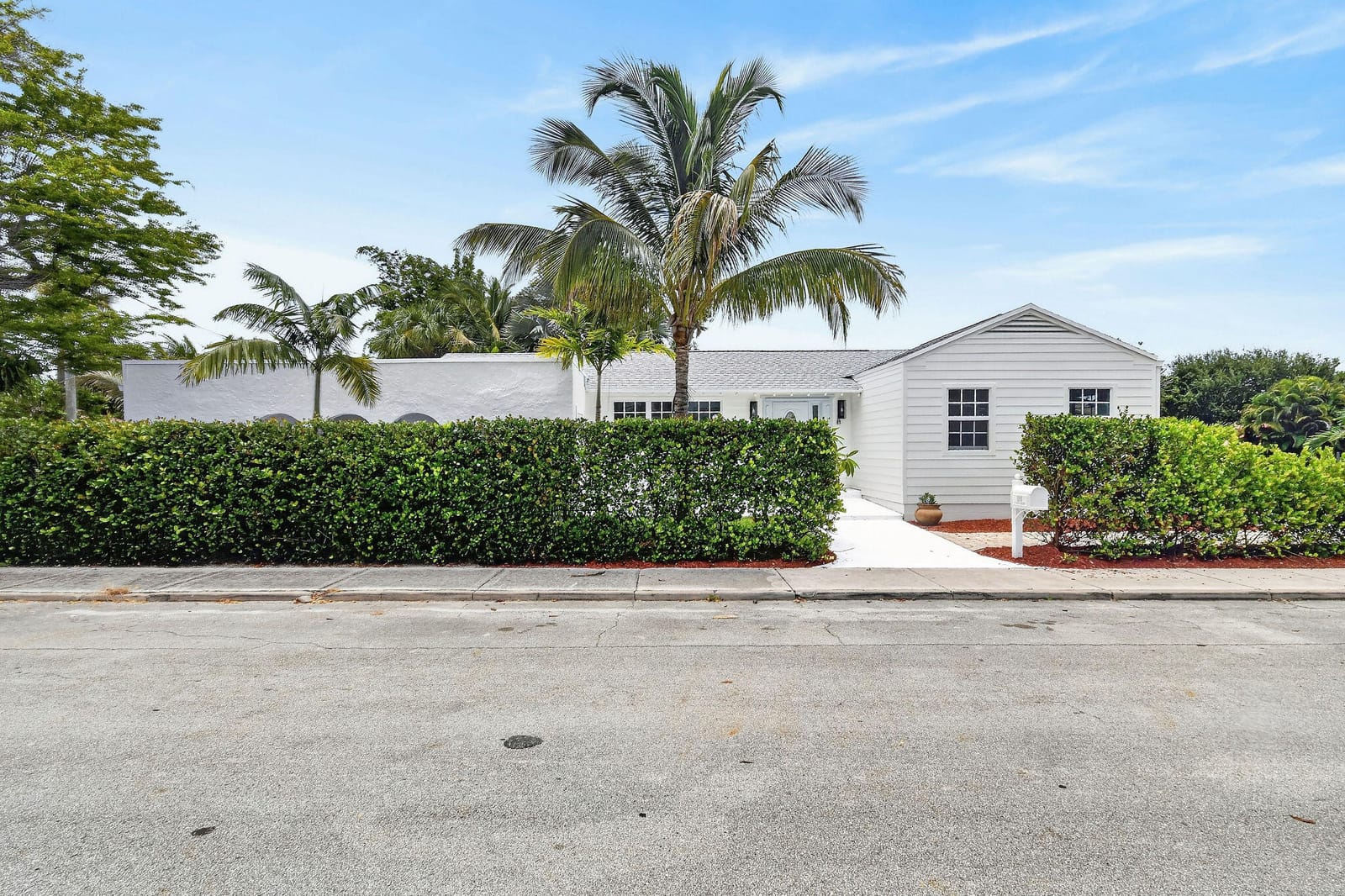 1201 N Ocean Breeze