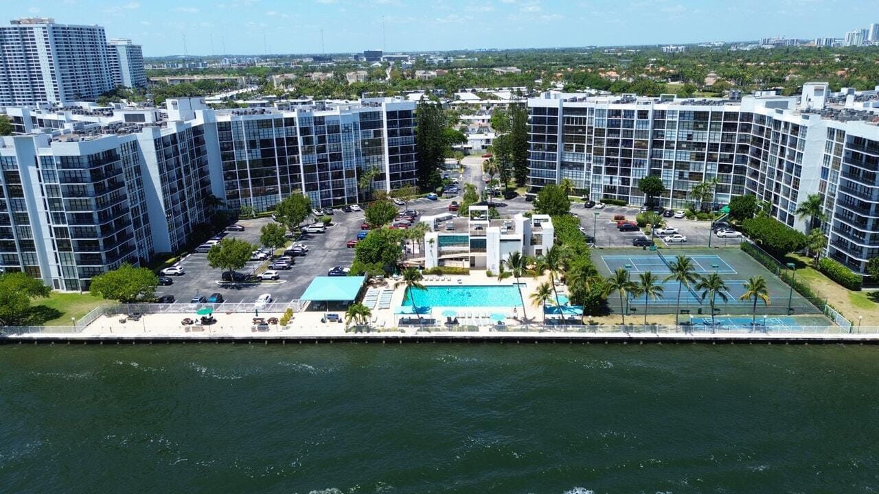 800 Parkview Drive 823 — photo 4