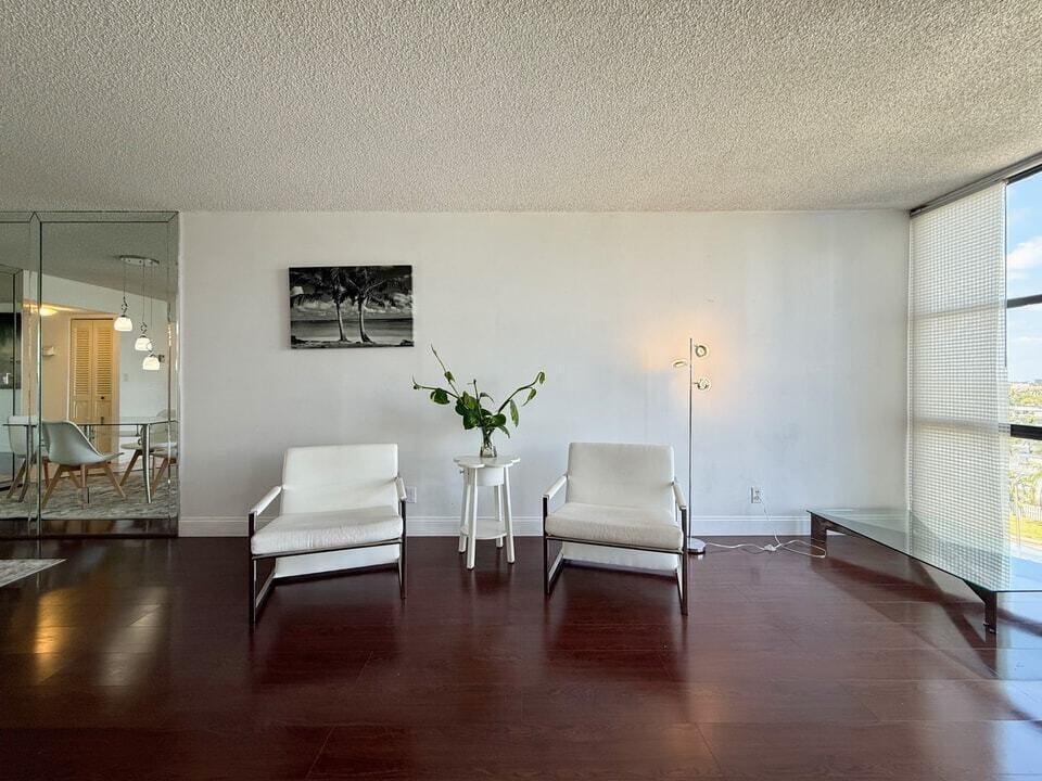800 Parkview Drive 823 — photo 7