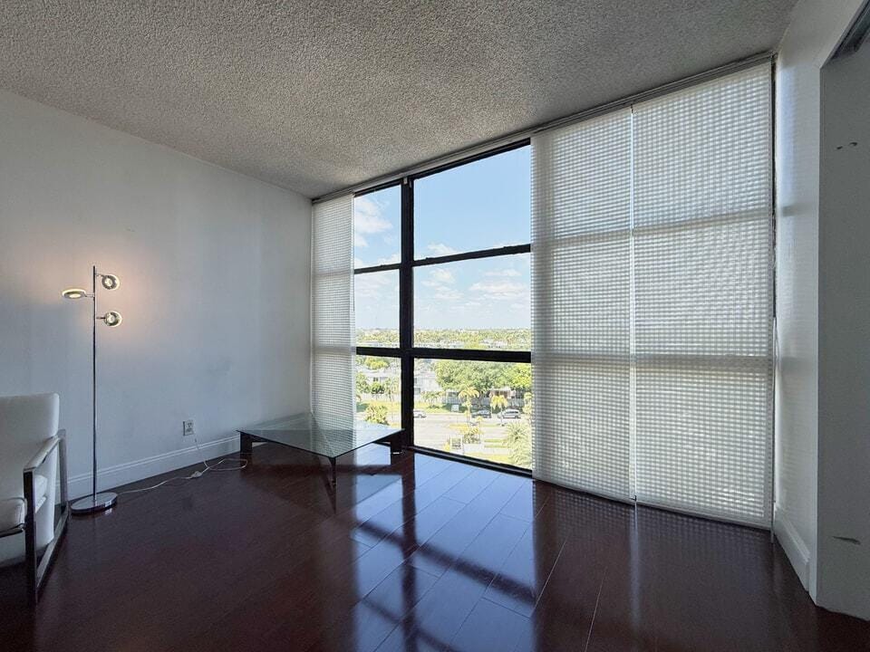 800 Parkview Drive 823 — photo 8