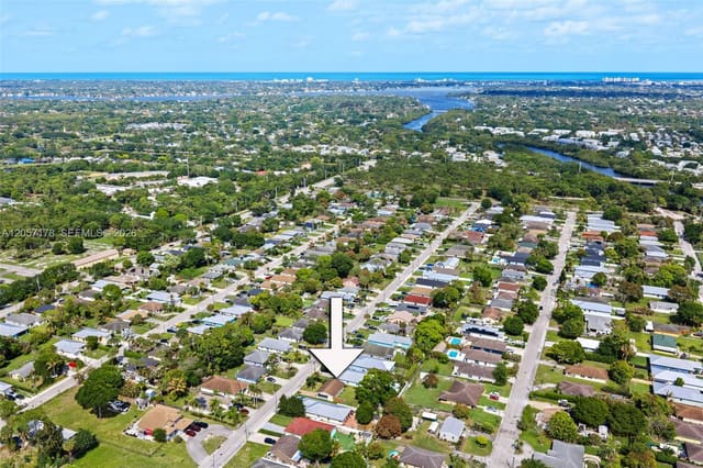 6894 3rd Street, Jupiter, FL 33458