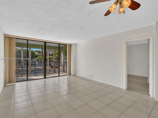 20500 W Country Club Drive 203, Biscaya, Aventura, FL