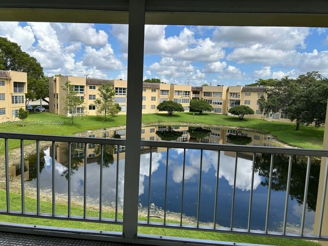 6090 NW 64th Avenue 311, Tamarac, FL 33319