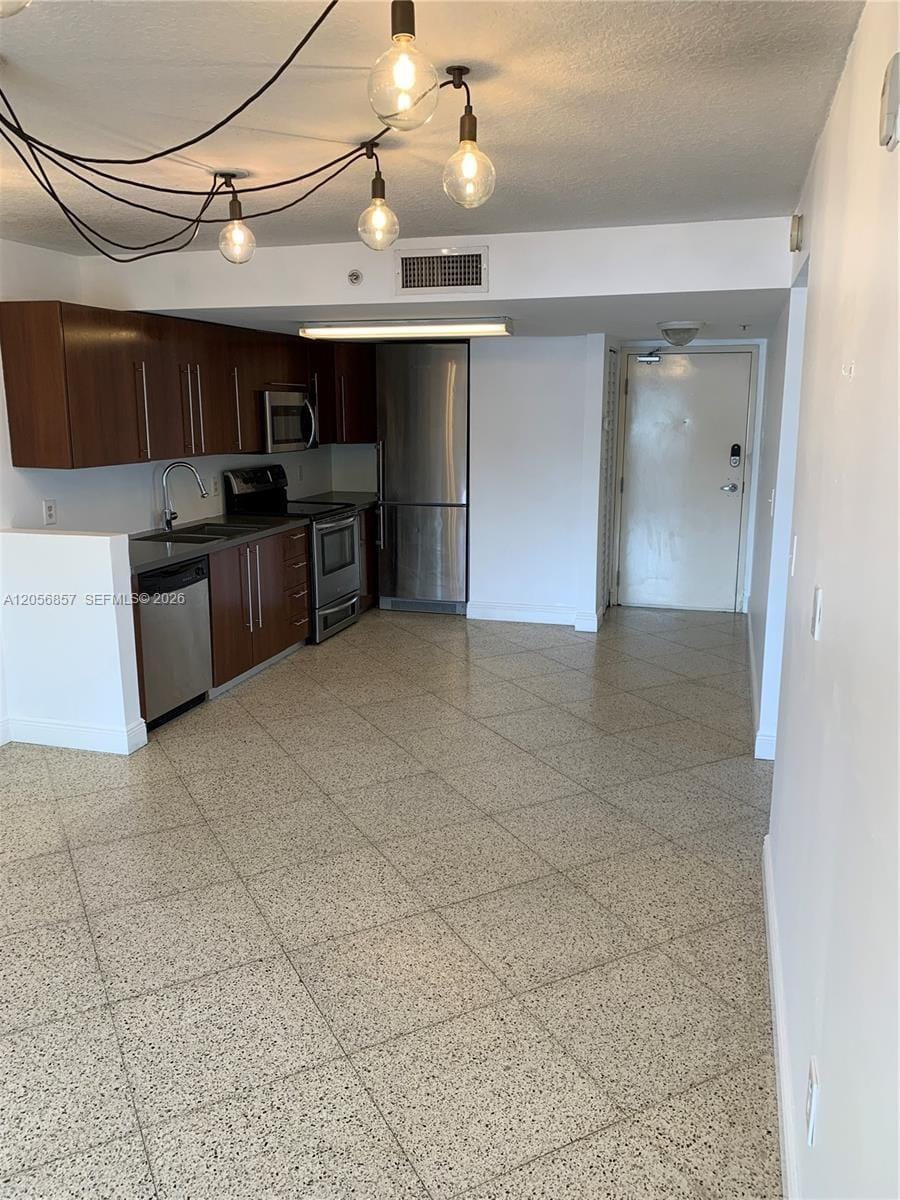 498 SW 2nd Street 2C — photo 4